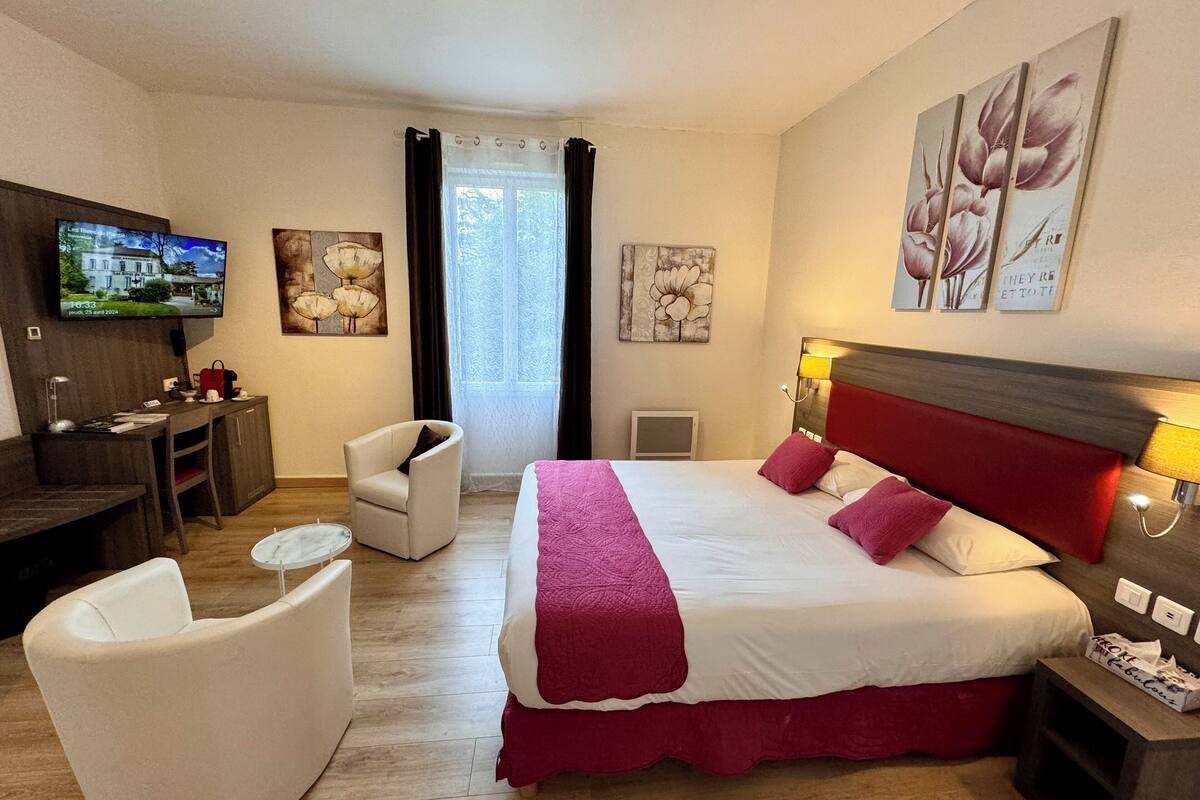 Superior Double Room | Minibar, in-room safe, desk, soundproofing