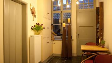 Check-in/check-out kiosk