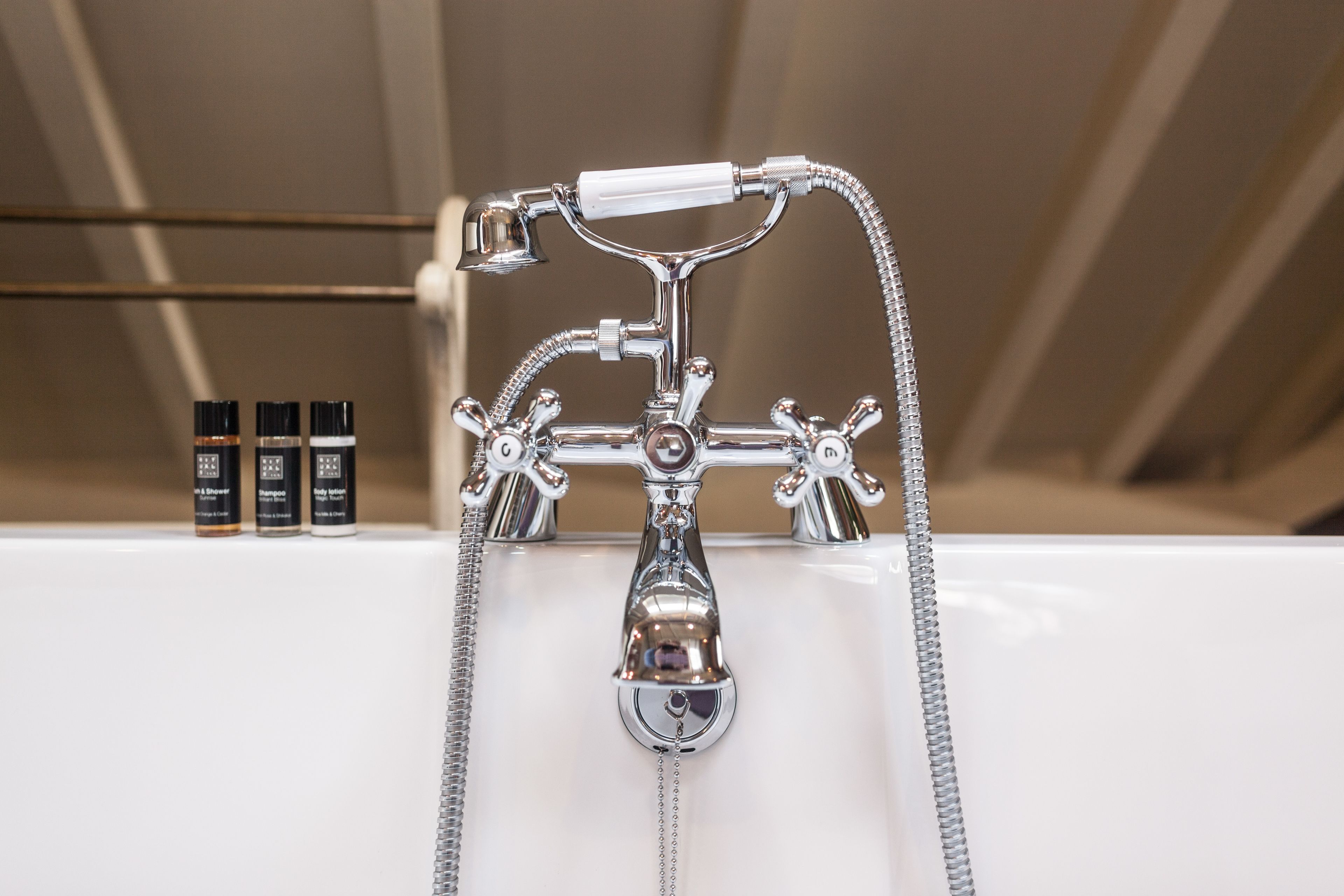 Suite | Bathroom | Free toiletries, hair dryer, towels