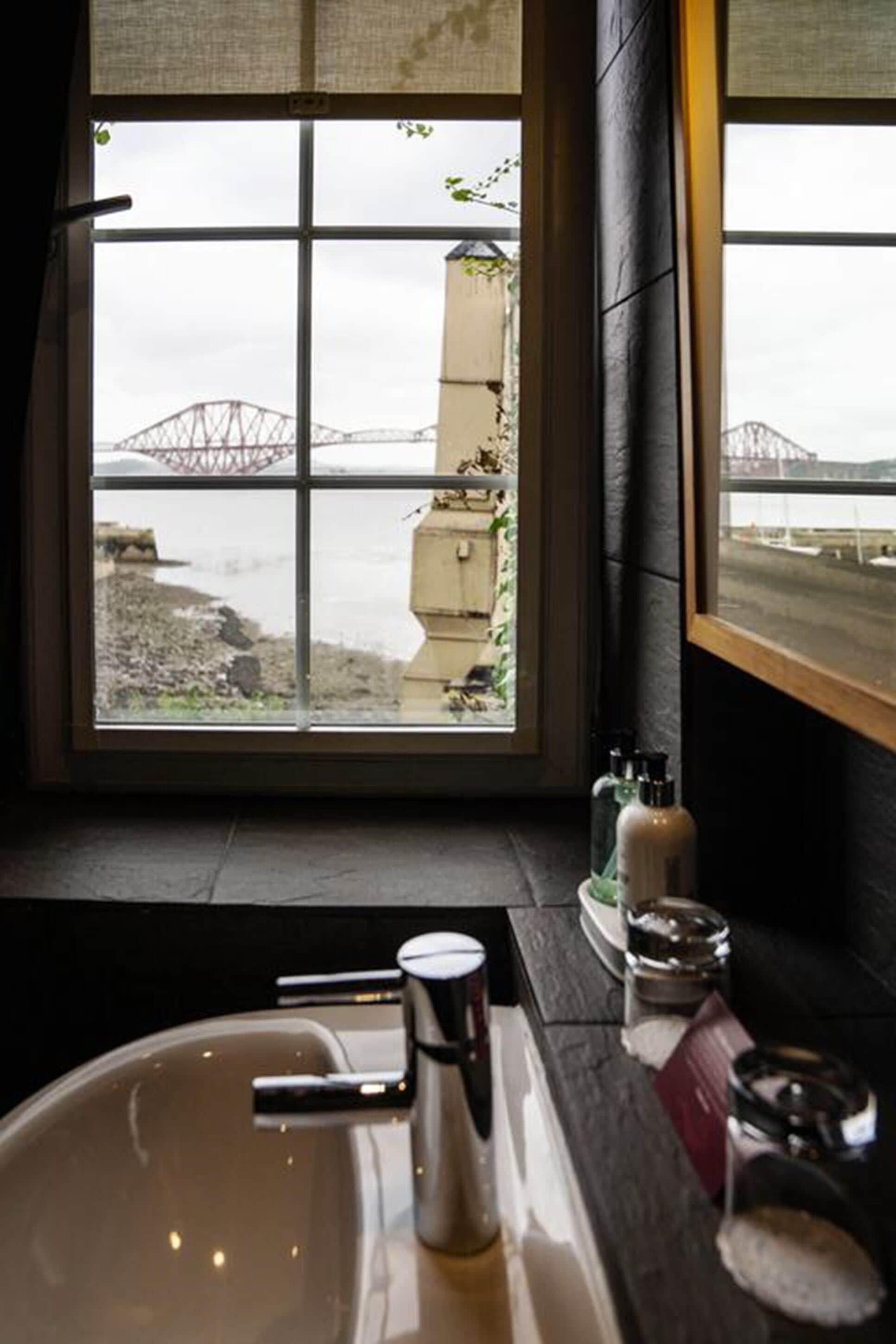 executive room, sea view | bathroom | shower, hair dryer, towels