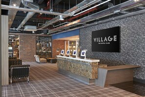 Reception - Village Hotel Glasgow (Glasgow)