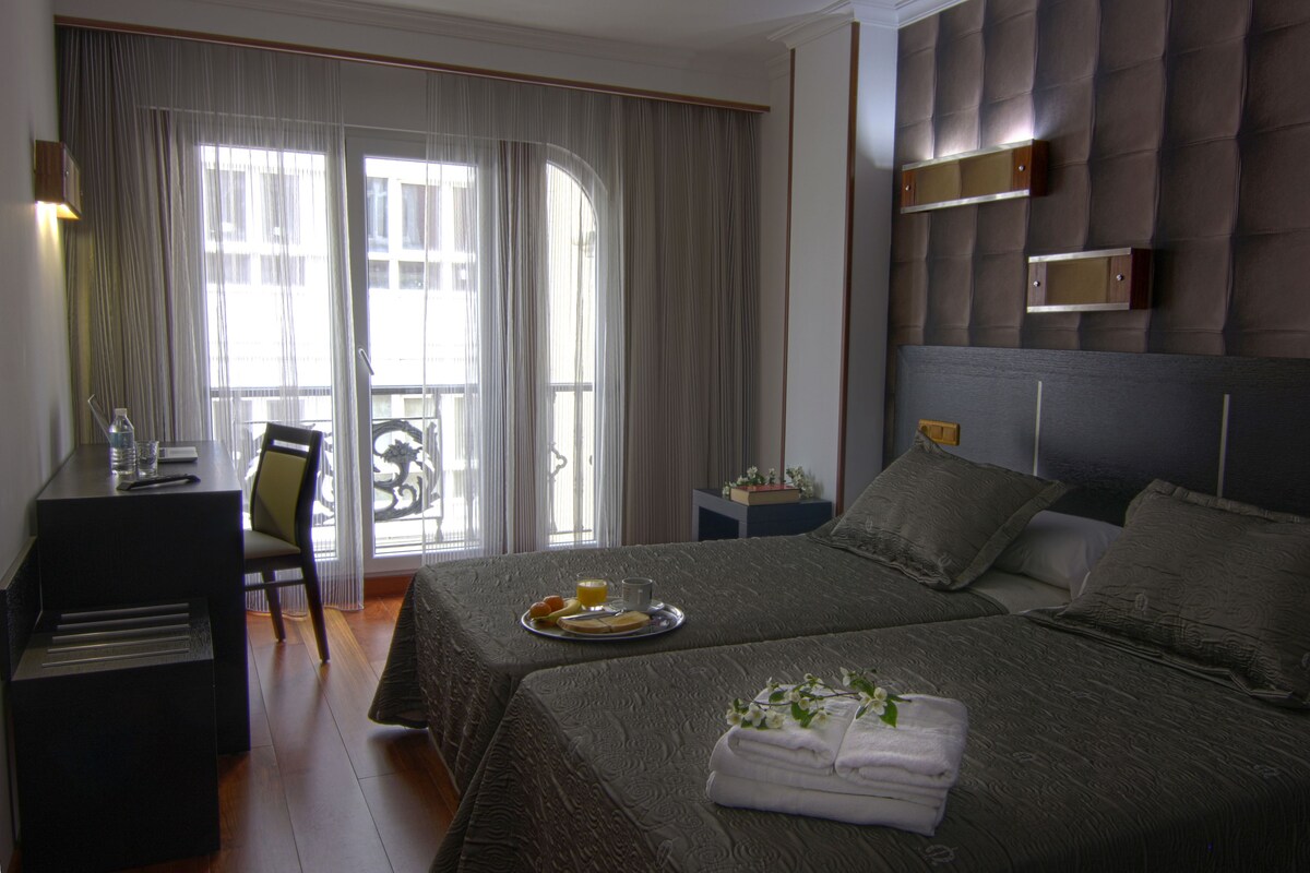 Kamar Double Standar, tepi pantai | Minibar, meja kerja, tirai kedap cahaya, dan kedap suara