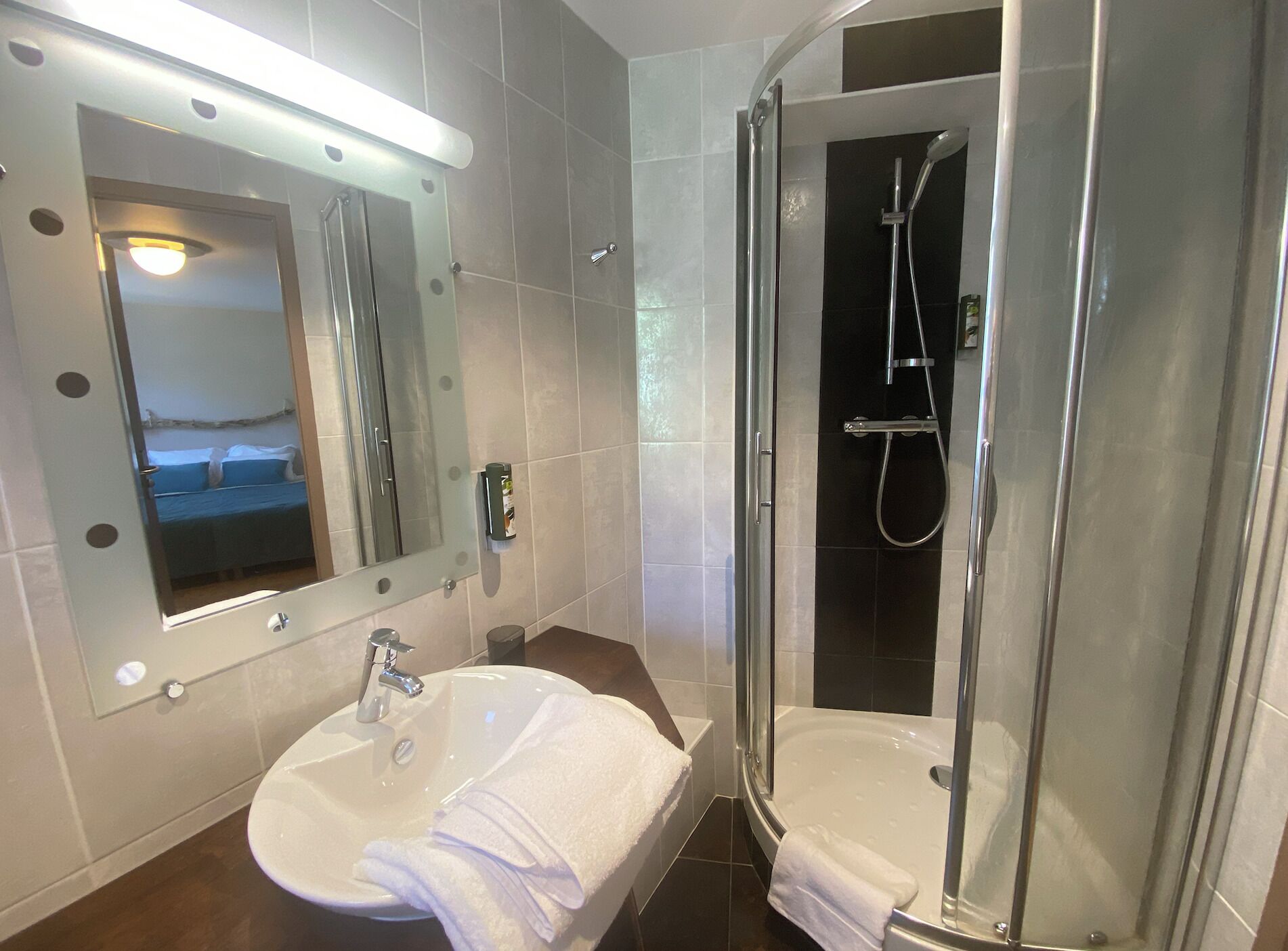 premium room | bathroom | free toiletries, hair dryer