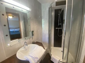 Bathroom - l'Auberge du Château (Muret-le-Chateau)