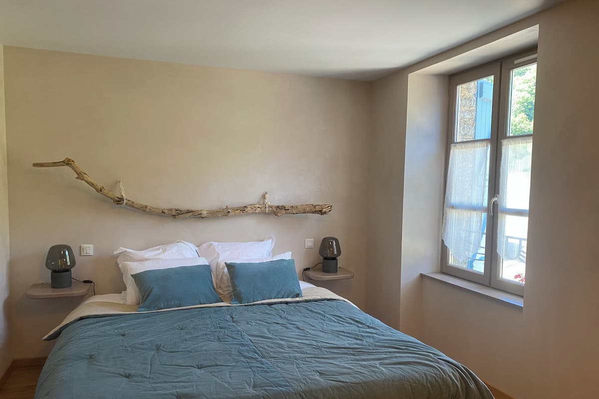 Habitación Premium | Escritorio, tabla de planchar con plancha y wifi gratis