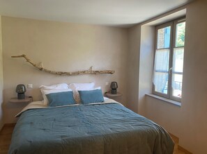 Premium Room | Desk, iron/ironing board, free WiFi - l'Auberge du Château (Muret-le-Chateau)
