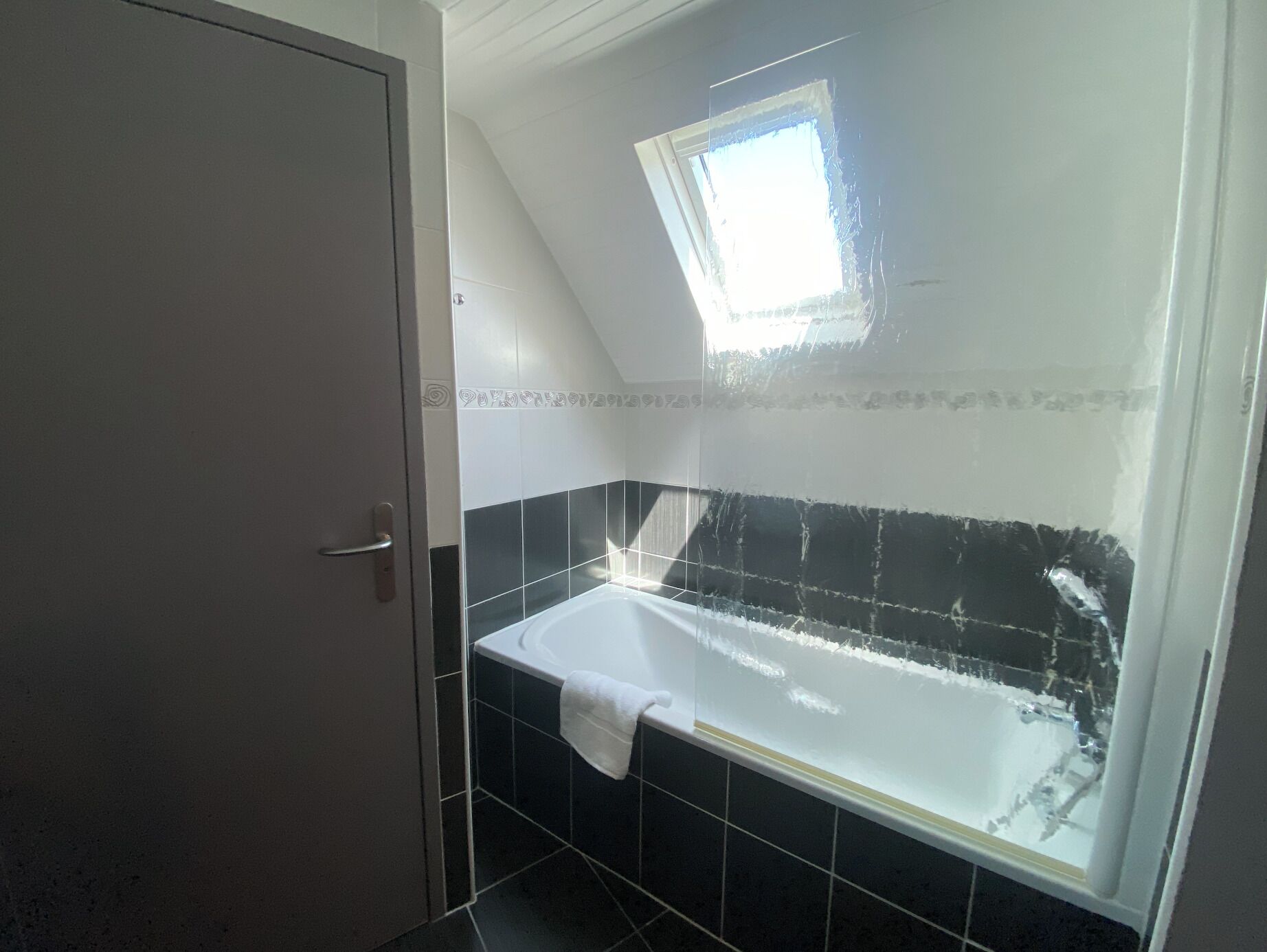 comfort double or twin room | bathroom | free toiletries, hair dryer