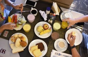 包含每日自助早餐