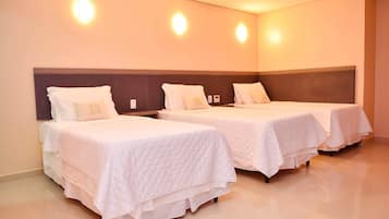 Chambre Triple Standard | 1 chambre, minibar, coffres-forts dans les chambres, bureau