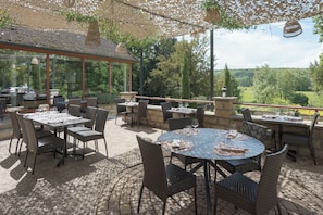 Terrace/patio - Hostellerie de la Chaumière (Arsonval)