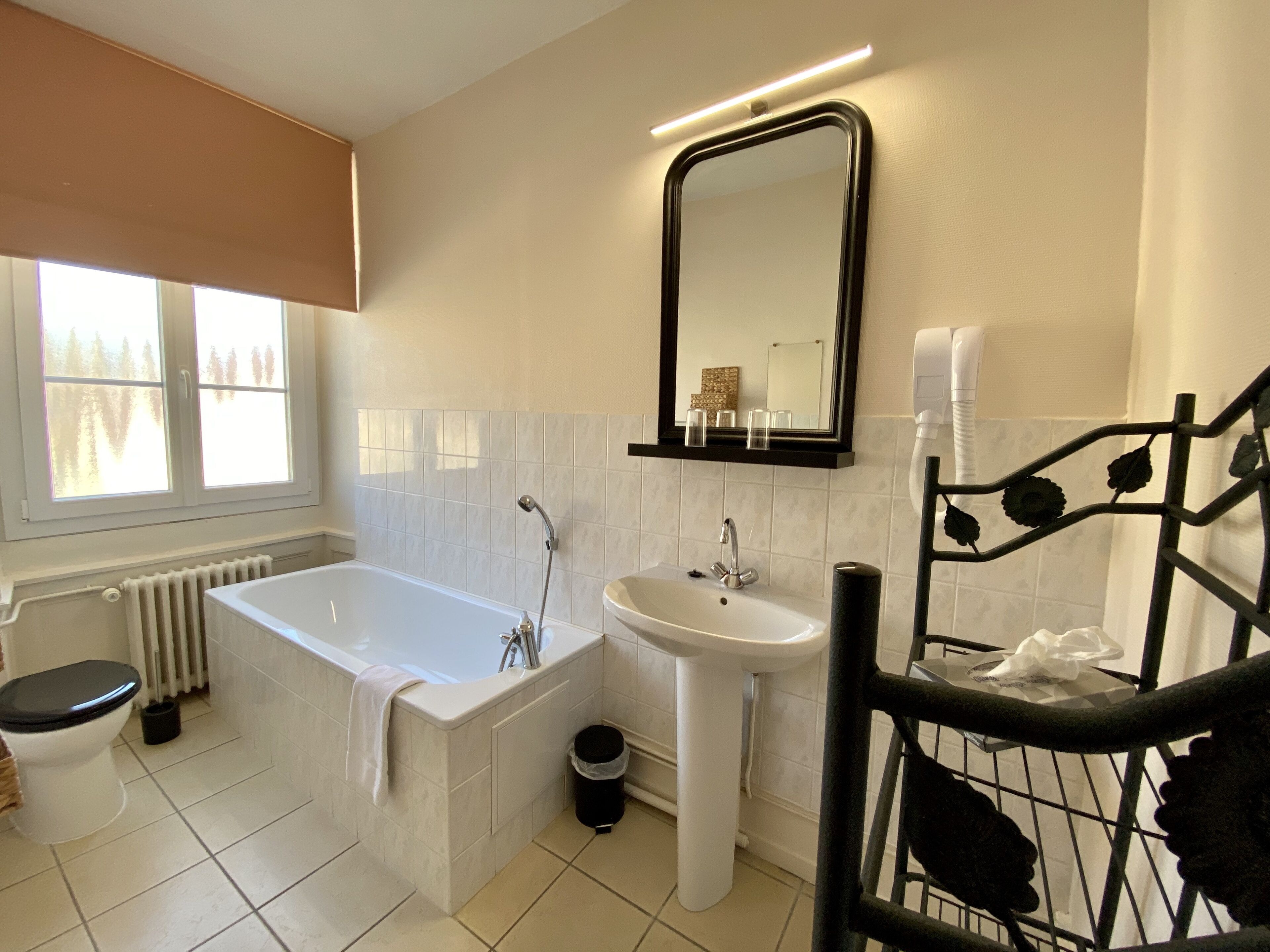 classic double room | bathroom | free toiletries, hair dryer, towels