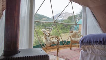 Superior Double or Twin Room, Mountain View | Peralatan tempat tidur premium, gebar bulu kapas, peti besi dalam bilik