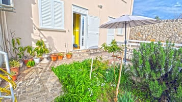 Tweepersoonskamer, terras, op benedenverdieping | Terras
