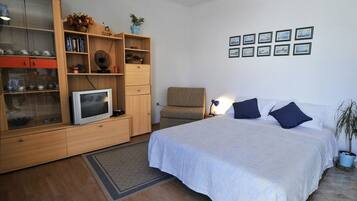 Appartement, 1 slaapkamer, terras, op benedenverdieping | Luxe beddengoed, gratis wifi, beddengoed