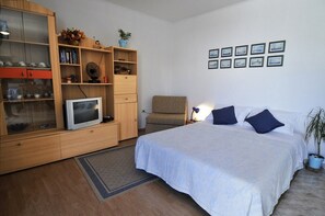 Apartment, 1 Bedroom, Terrace, Ground Floor | Premium bedding, free WiFi, bed sheets