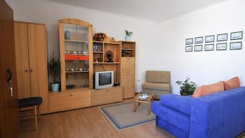 Apartment, 1 Bedroom, Terrace, Ground Floor | Living room | TV