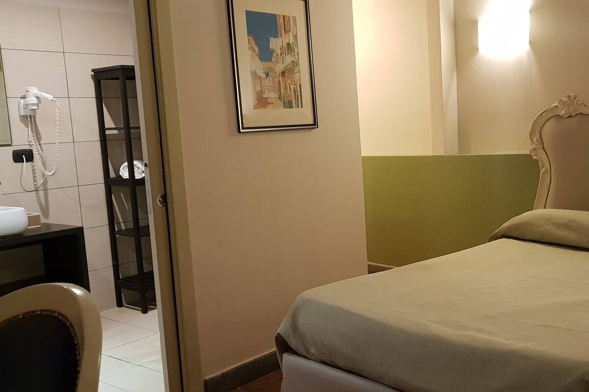 Habitación doble de uso individual | Sábanas italianas Frette y ropa de cama de alta calidad