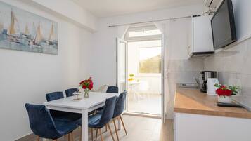 Apartment (Apartments Azzurro- Three Bedroom Apa) | Dining room