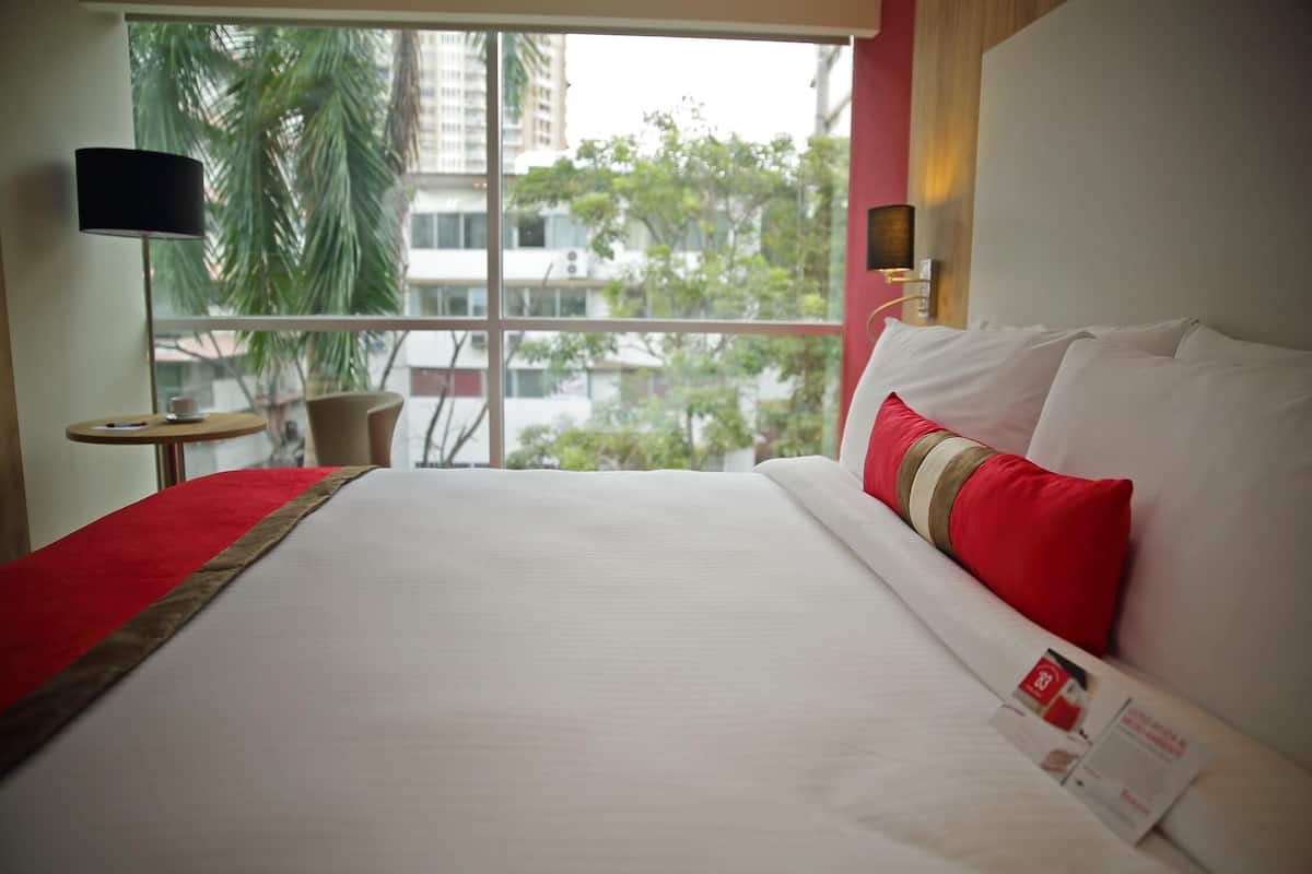 Premium bedding, in-room safe, desk, iron/ironing board