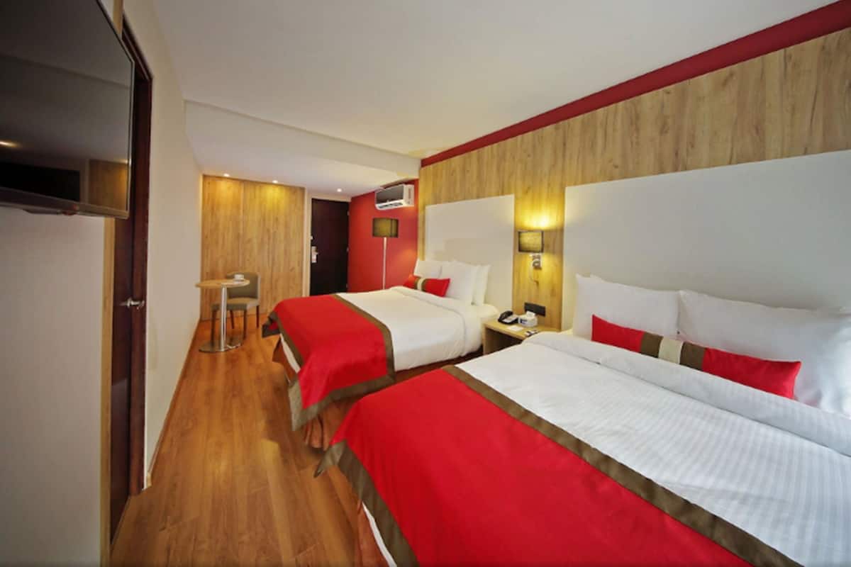 Premium bedding, in-room safe, desk, iron/ironing board