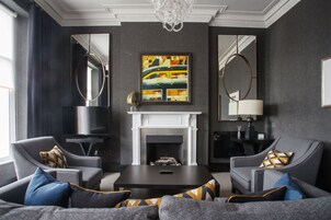 Harlaw Suite | Living area