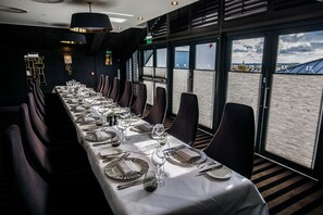 Breakfast, lunch and dinner served - The Chester Hotel (Aberdeen)