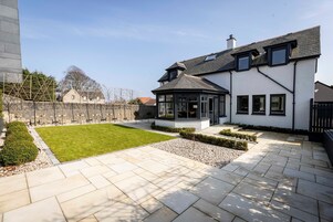 The House | Terrace/patio