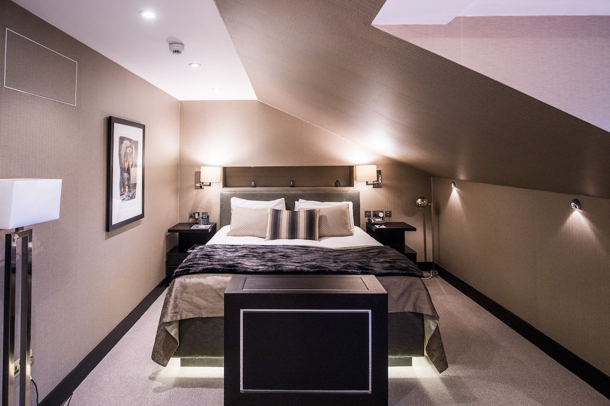 Luxury Suite, 1 King Bed (The Chester Suite)
