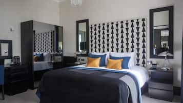 Harlaw Suite | Egyptian cotton sheets, premium bedding, minibar, in-room safe