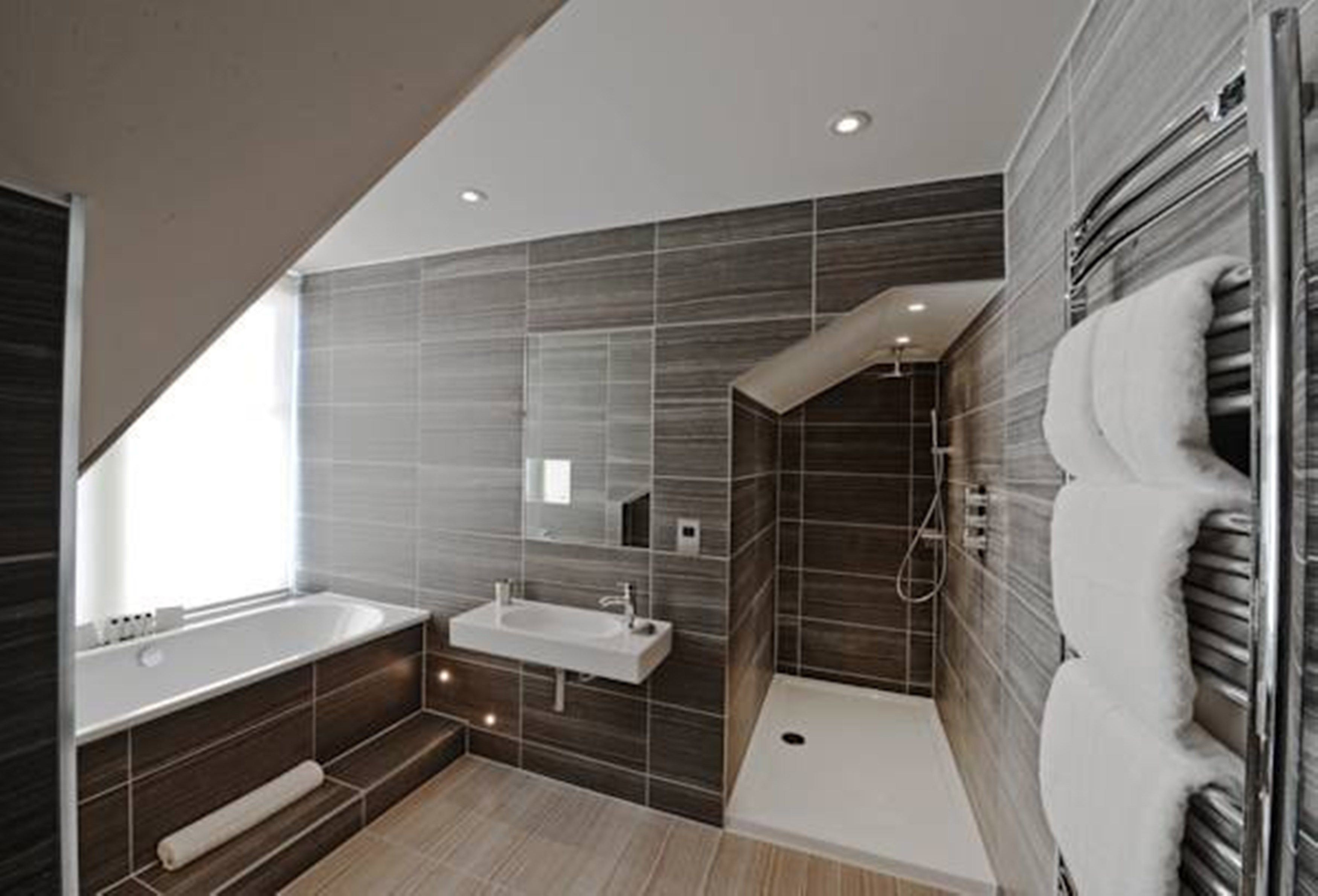 club room | bathroom | free toiletries, hair dryer, towels