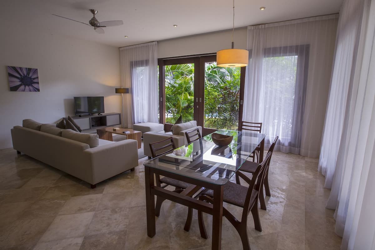 Villa (One Bedroom Master-Swim Up) | Matservice på rummet