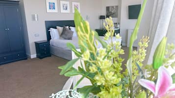 Superior King Room with Sea View | Hypo-allergenic bedding, iron/ironing board, free WiFi, bed sheets