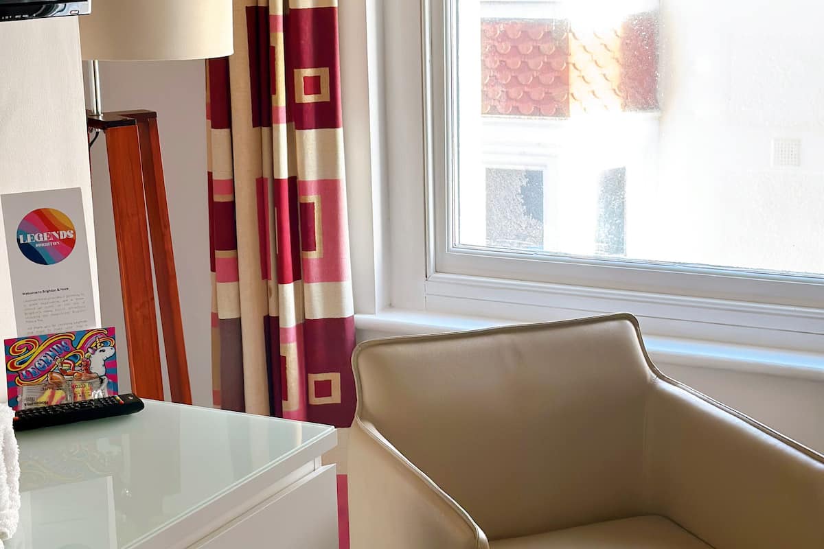 king size room | hypo-allergenic bedding, iron/ironing board, free wifi, bed sheets