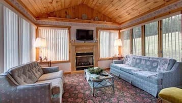 Chalet, Private Villa, King Bed, Living Room, Full Kitchen, Fireplace | Living room