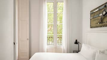 Apartamento, 5 habitaciones | Caja fuerte, decoración individual, escritorio