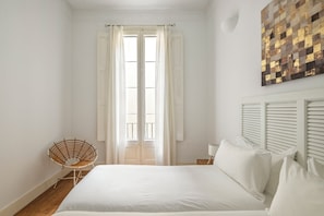 Apartamento, 5 habitaciones | Caja fuerte, decoración individual, escritorio
