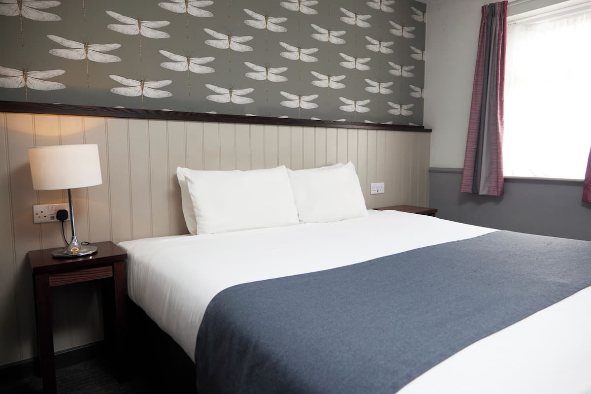 Standard Double Room | Desk, laptop workspace, blackout drapes, iron/ironing board