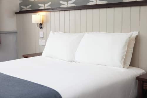 Chambre double | Bureau, espace de travail pour ordinateurs portables