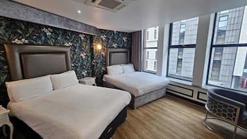 Quadruple Room, 2 Double Beds | Desk, soundproofing, iron/ironing board, free WiFi