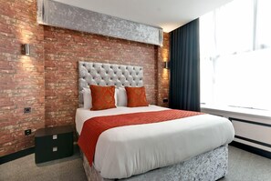 Bureau, chambres insonorisées, fer et planche à repasser, Wi-Fi gratuit