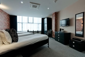 Desk, soundproofing, iron/ironing board, free WiFi