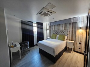 Desk, soundproofing, iron/ironing board, free WiFi - Printworks Hotel (Liverpool)