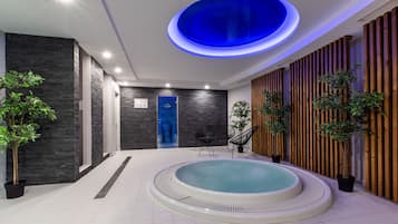 Indoor spa tub