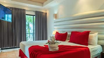 Basic Room, 1 Queen Bed, Pool View | Premium bedding, desk, soundproofing, iron/ironing board