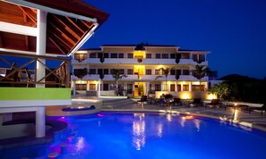 Outdoor pool - Hotel Silvestre (Villa Hermosa)