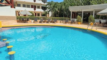 Kolam renang outdoor