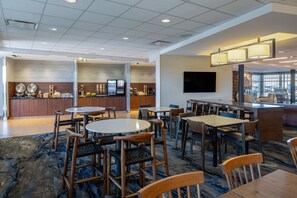 Buffet déjeuner gratuit tous les jours