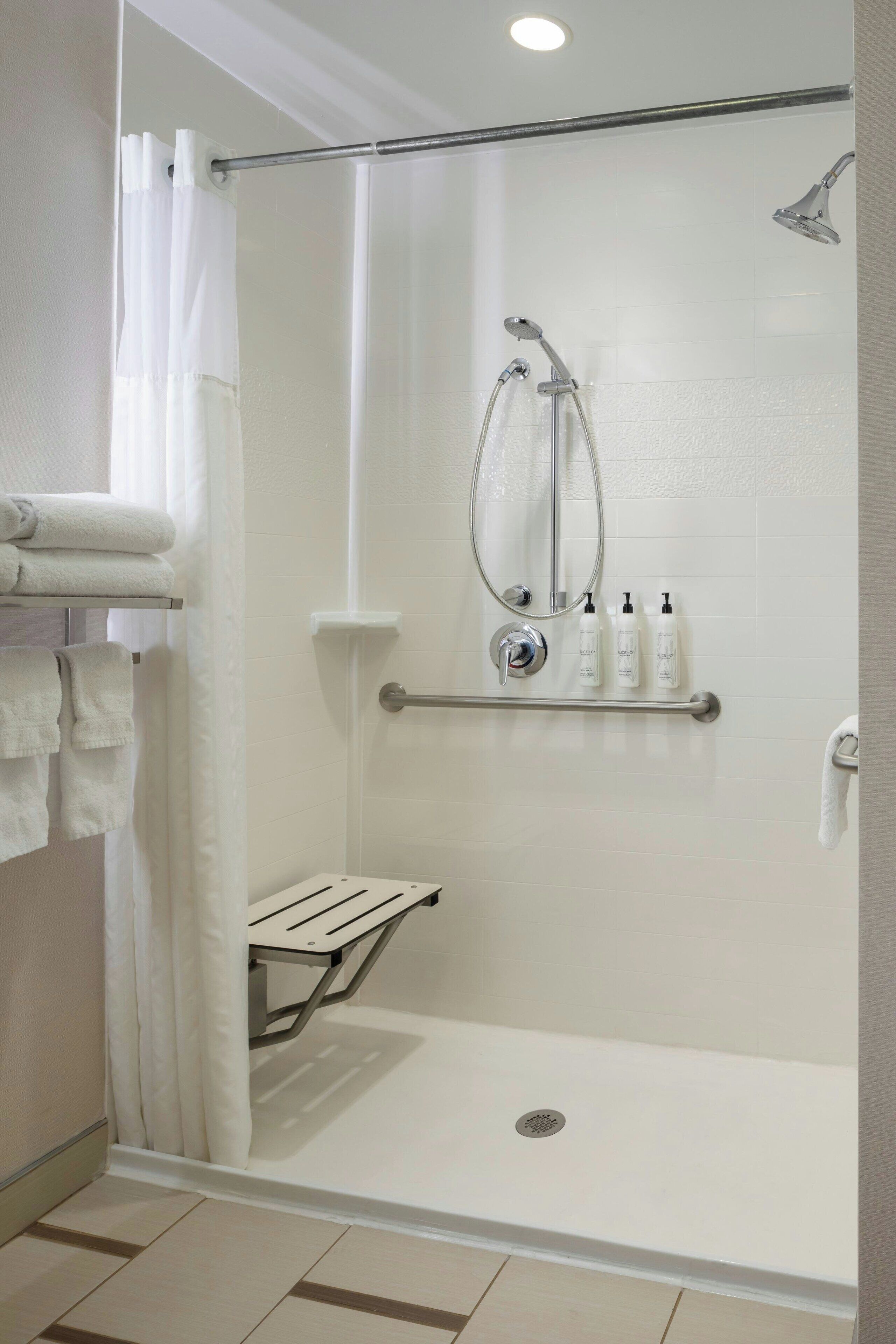 shower, hydromassage showerhead, free toiletries, hair dryer