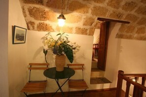 House (Telesilla) | Bathroom | Shower, free toiletries, hair dryer, towels - Dorovinis Monemvasia Castlehouses (Monemvasia)