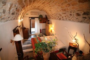 Casa (Telesilla) | Escritorio, insonorización, tabla de planchar con plancha y wifi gratis 